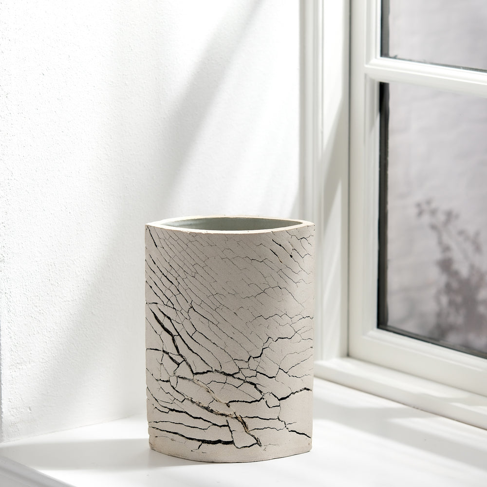 Keramik Vase von Gundula Sommerer, oval, Plattentechnik mit weißer Glasur, Ansicht Front | haptik.de