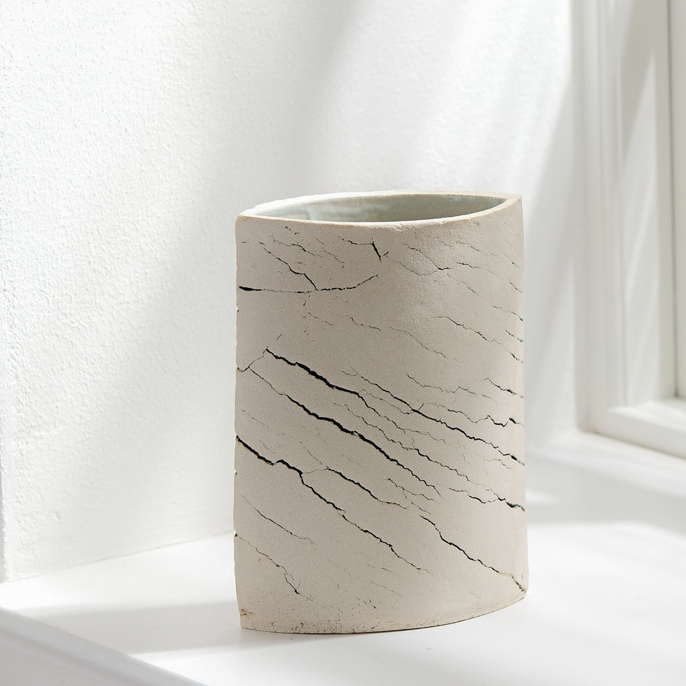 Keramik Vase von Gundula Sommerer, oval, Plattentechnik mit weißer Glasur, Ansicht Front | haptik.de