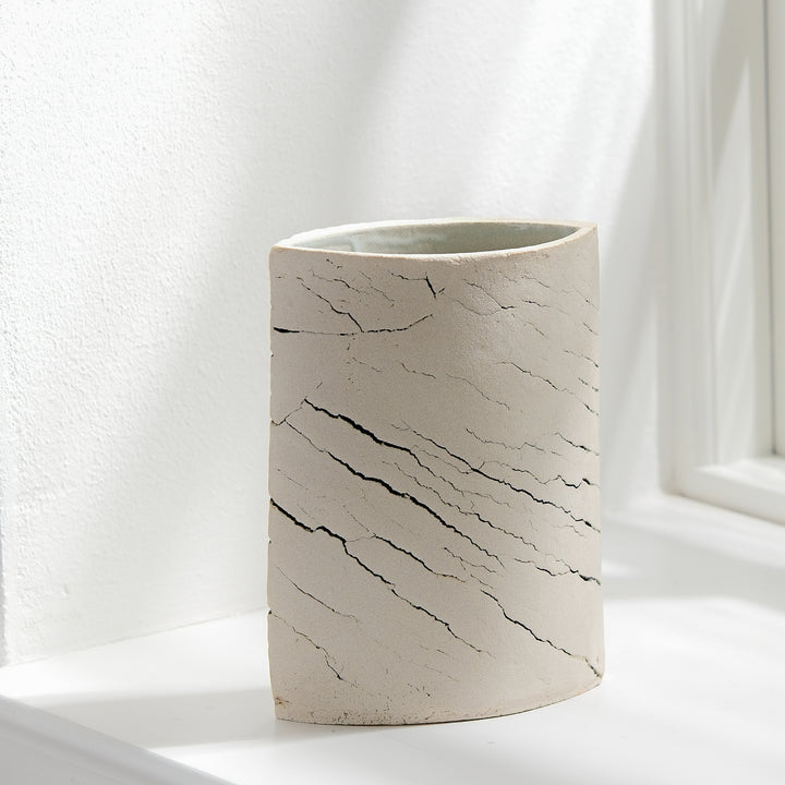 Keramik Vase von Gundula Sommerer, oval, Plattentechnik mit weißer Glasur, Ansicht Front | haptik.de