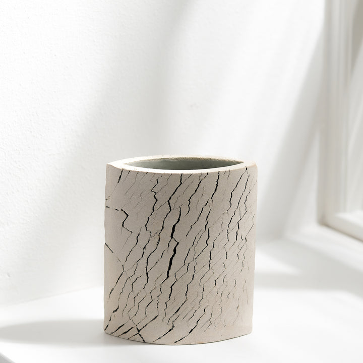 Keramik Vase von Gundula Sommerer, oval, Plattentechnik mit weißer Glasur, Ansicht Front | haptik.de