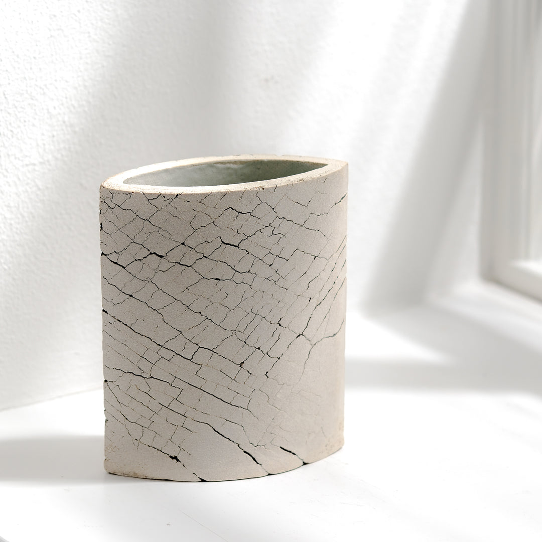 Keramik Vase von Gundula Sommerer, oval, Plattentechnik mit weißer Glasur, Ansicht Rückseite | haptik.de