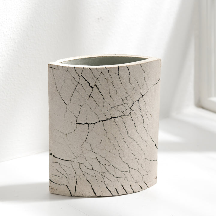 Keramik Vase von Gundula Sommerer, oval, Plattentechnik mit weißer Glasur, Ansicht Rückseite | haptik.de