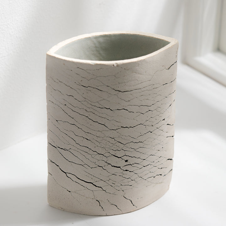 Keramik Vase von Gundula Sommerer, oval, Plattentechnik mit weißer Glasur, Ansicht Rückseite | haptik.de