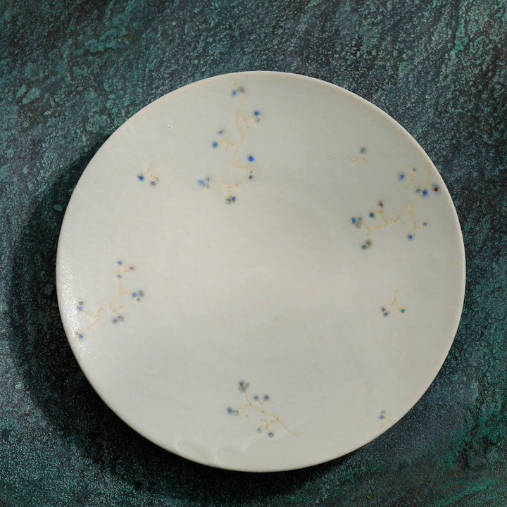 Hiromi Suzuki, Teller Ø 14 cm, japanische Keramik aus Mashiko, graugrün mit Blüten (HS05)