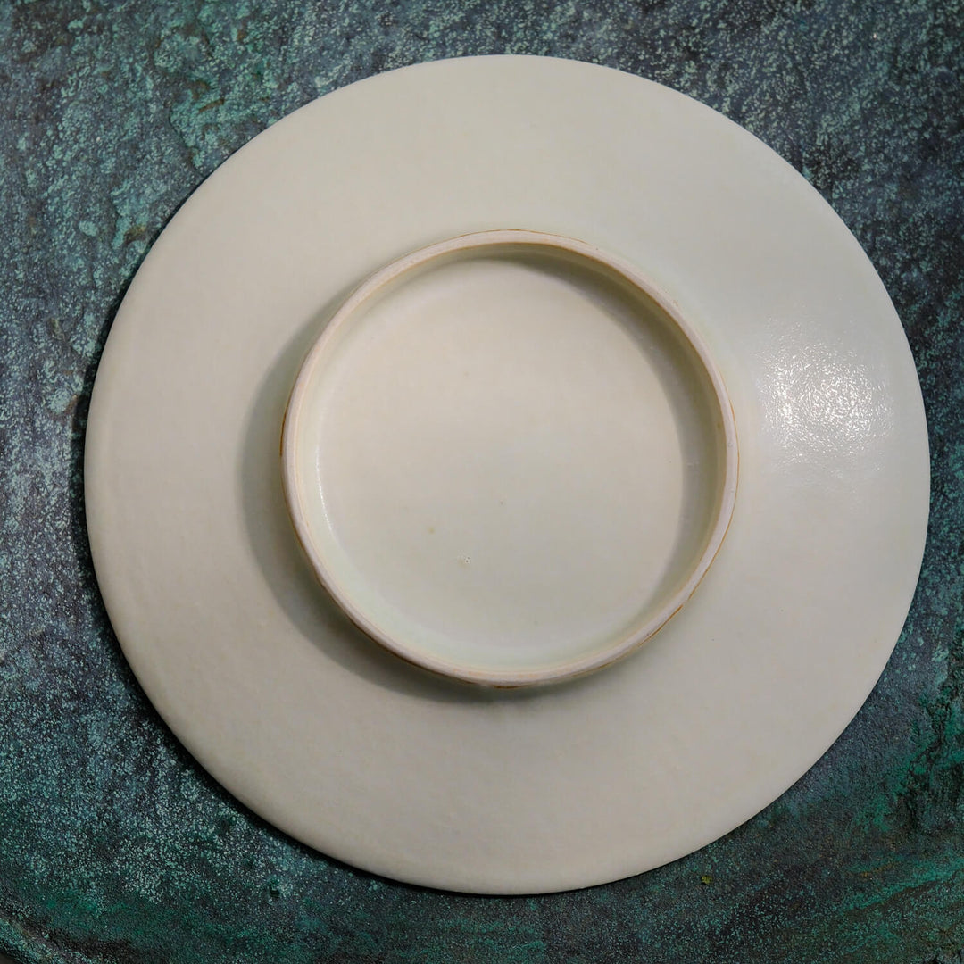 Hiromi Suzuki, Teller Ø 14 cm, japanische Keramik aus Mashiko, graugrün mit Blüten (HS05)