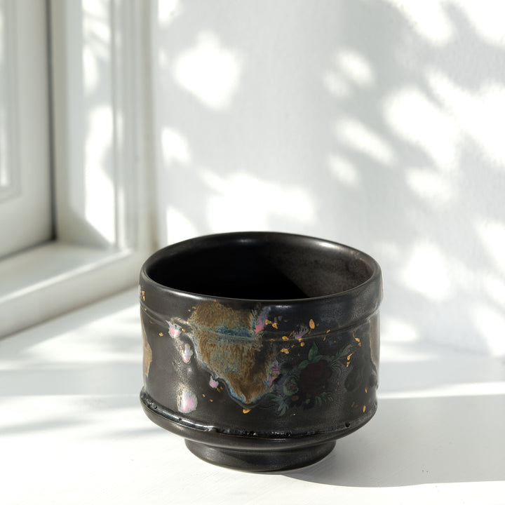 Karin Bablok, Matcha Schale, Porzellan, schwarz mit Gold (KB03)