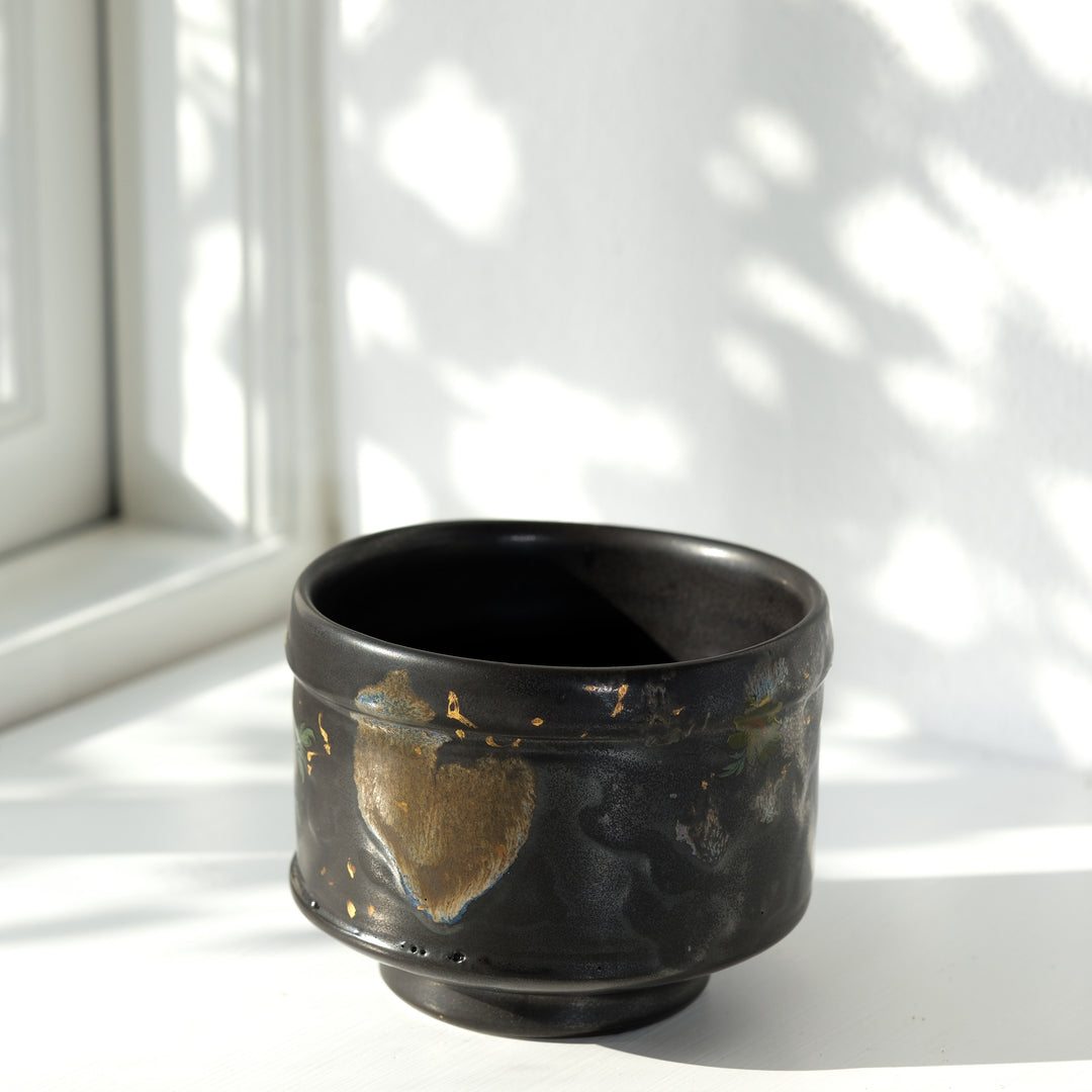 Karin Bablok, Matcha Schale, Porzellan, schwarz mit Gold (KB03)