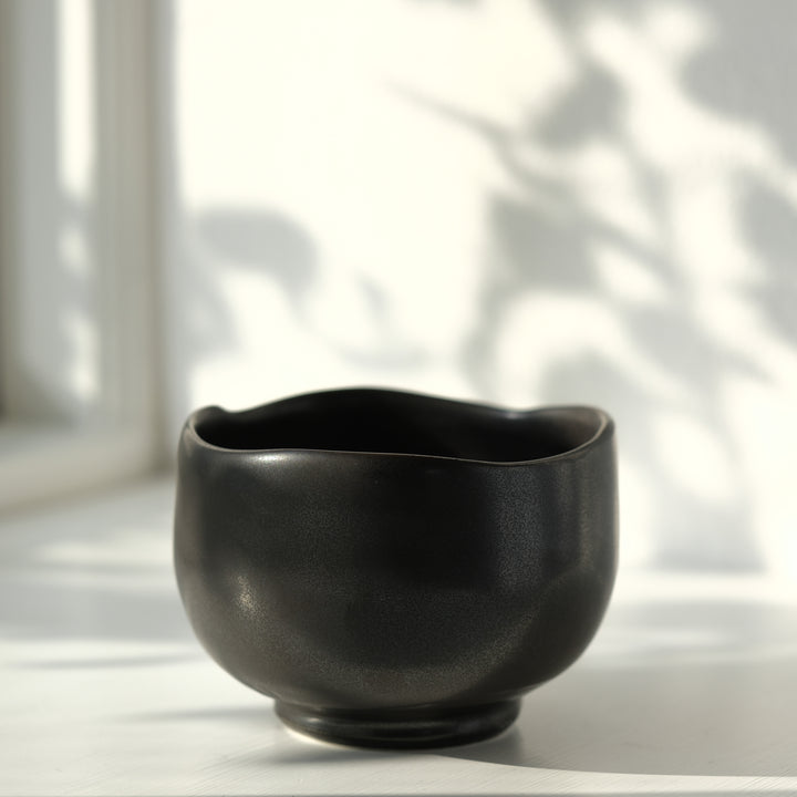 Karin Bablok, Matcha Schale, Porzellan, schwarz (KB02)