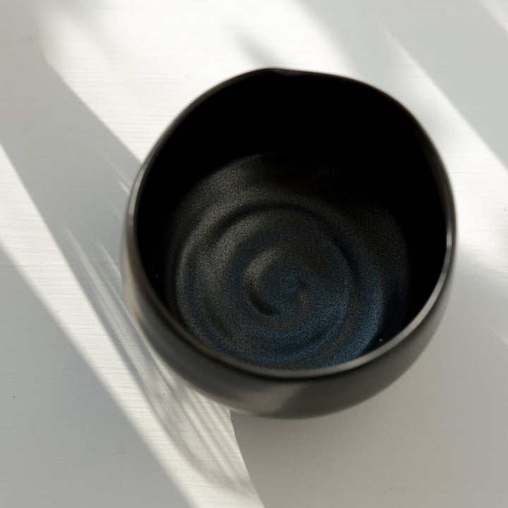 Karin Bablok, Matcha Schale, Porzellan, schwarz (KB02)