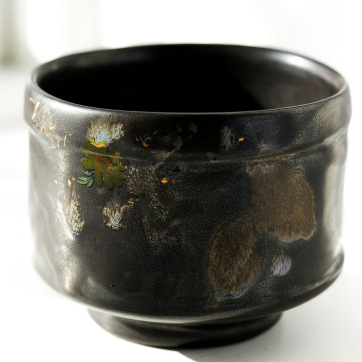 Karin Bablok, Matcha Schale, Porzellan, schwarz mit Gold (KB03)