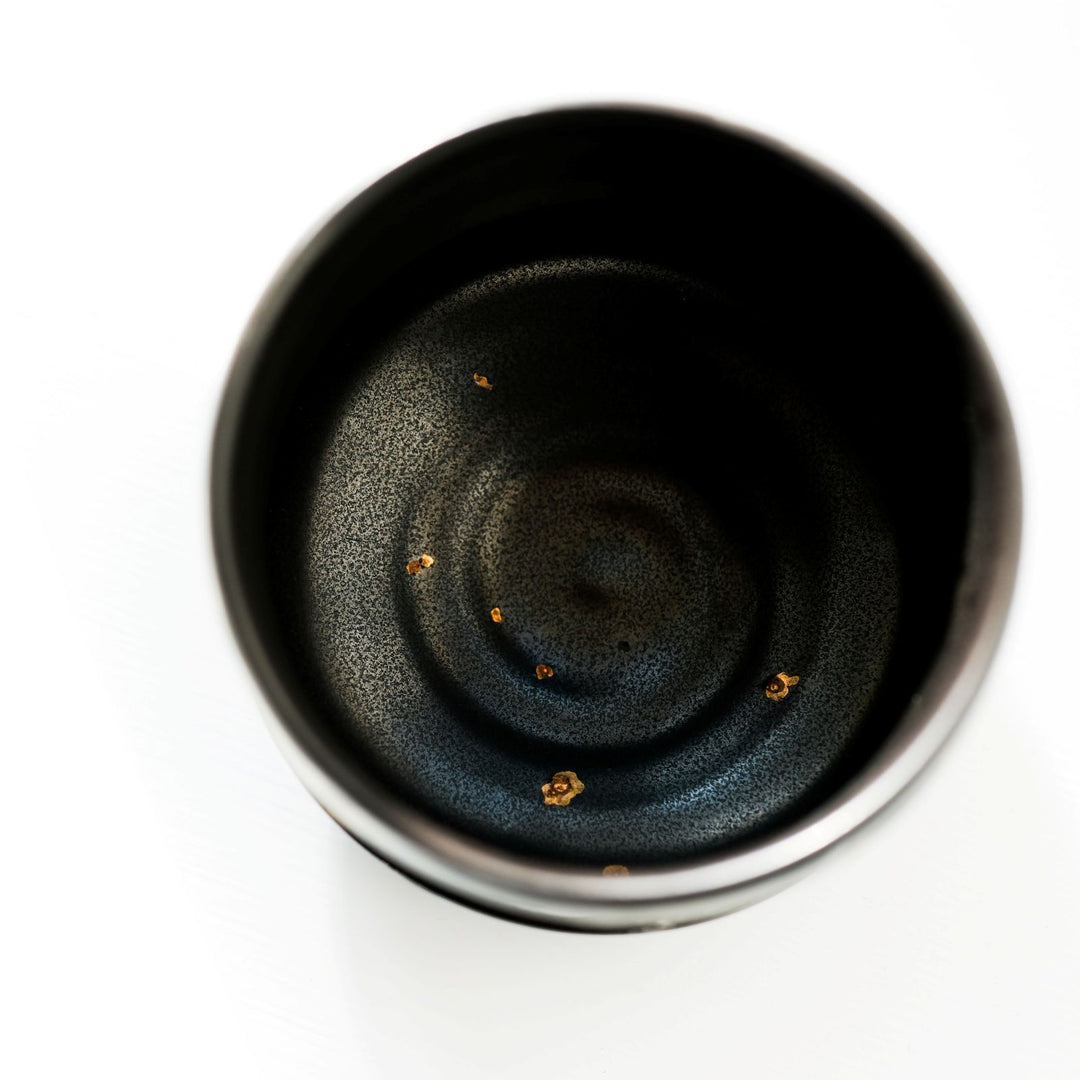 Karin Bablok, Matcha Schale, Porzellan, schwarz mit Gold (KB03)