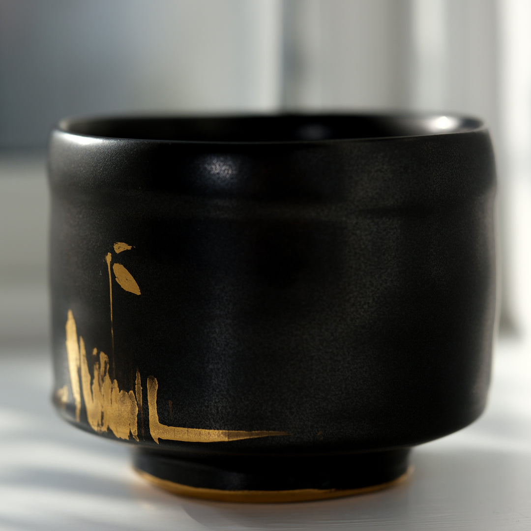Karin Bablok, Matcha Schale, Porzellan, schwarz mit Gold (KB04)