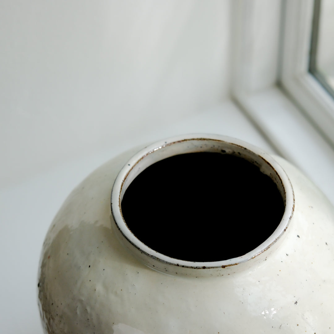 Marco Minetti, Buncheong vase, Korean-style, white | feldspar glaze (MM01)