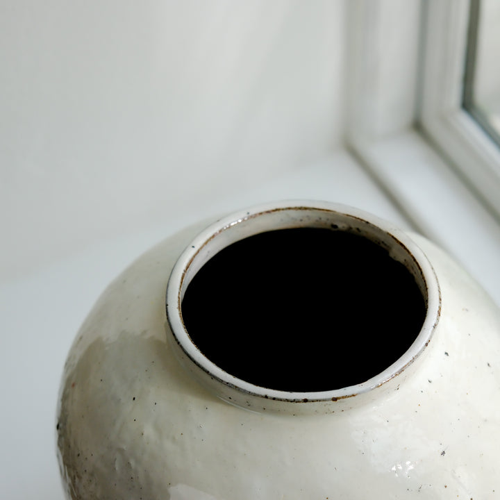 Marco Minetti, Buncheong vase, Korean-style, white | feldspar glaze (MM01)