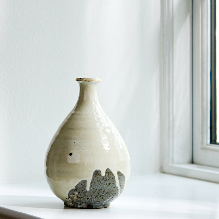 Marco Minetti, Korean Jubyeong bottle vase, white | feldspar glaze (MM03)