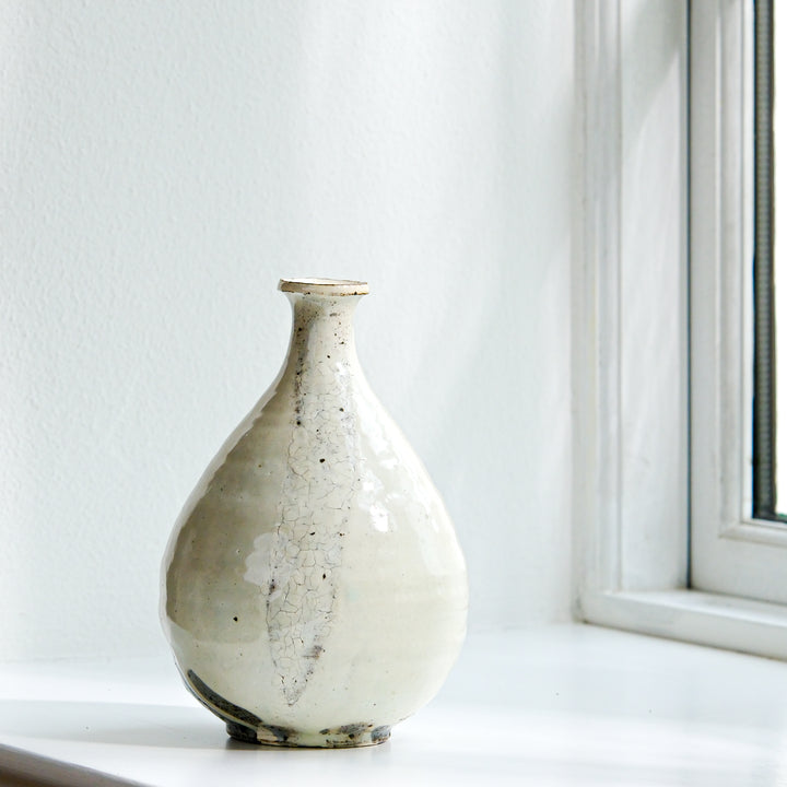 Marco Minetti, Korean Jubyeong bottle vase, white | feldspar glaze (MM03)