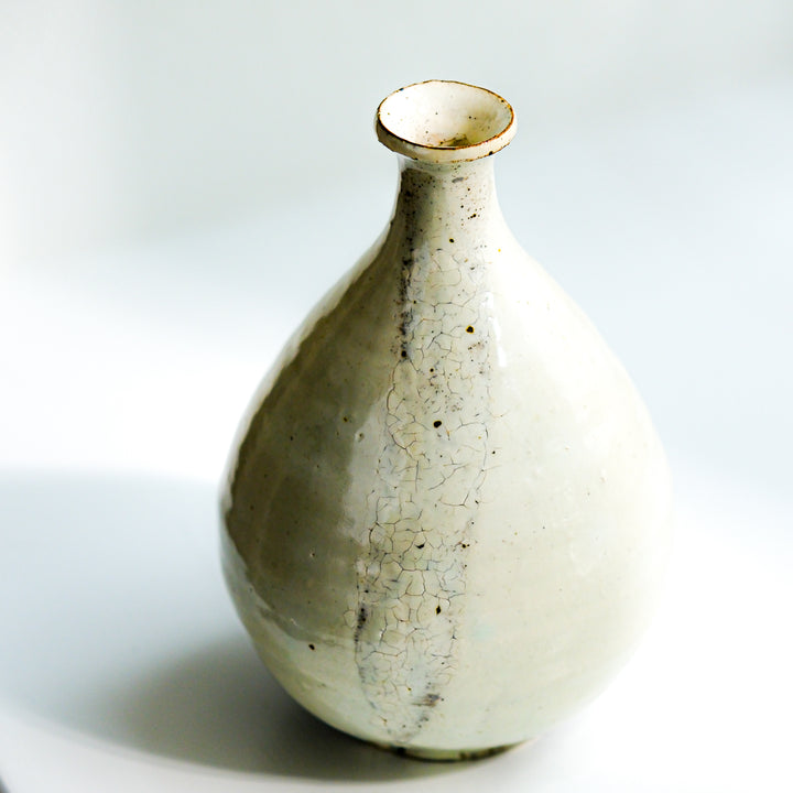Marco Minetti, Korean Jubyeong bottle vase, white | feldspar glaze (MM03)