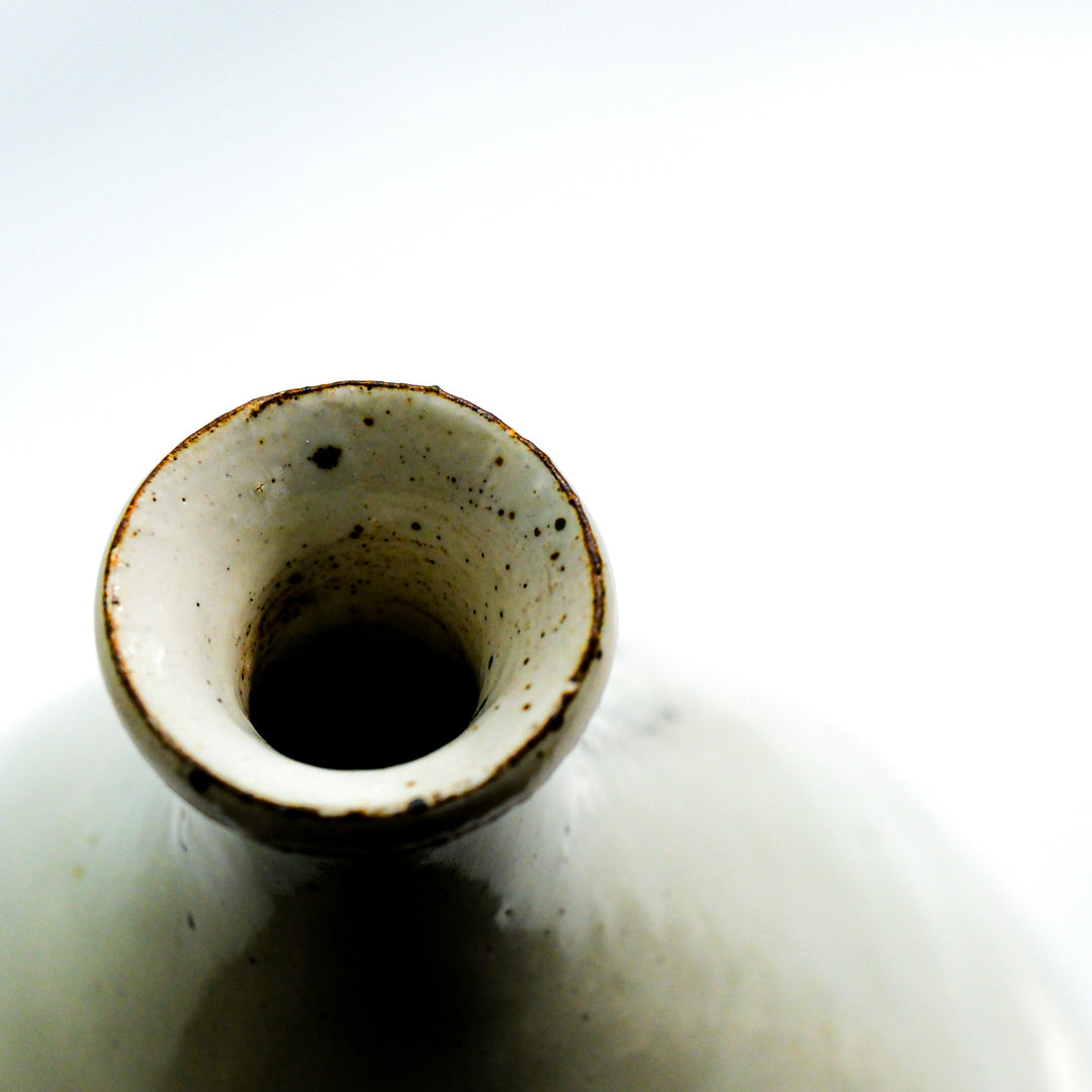 Marco Minetti, Korean Jubyeong bottle vase, white | feldspar glaze (MM03)