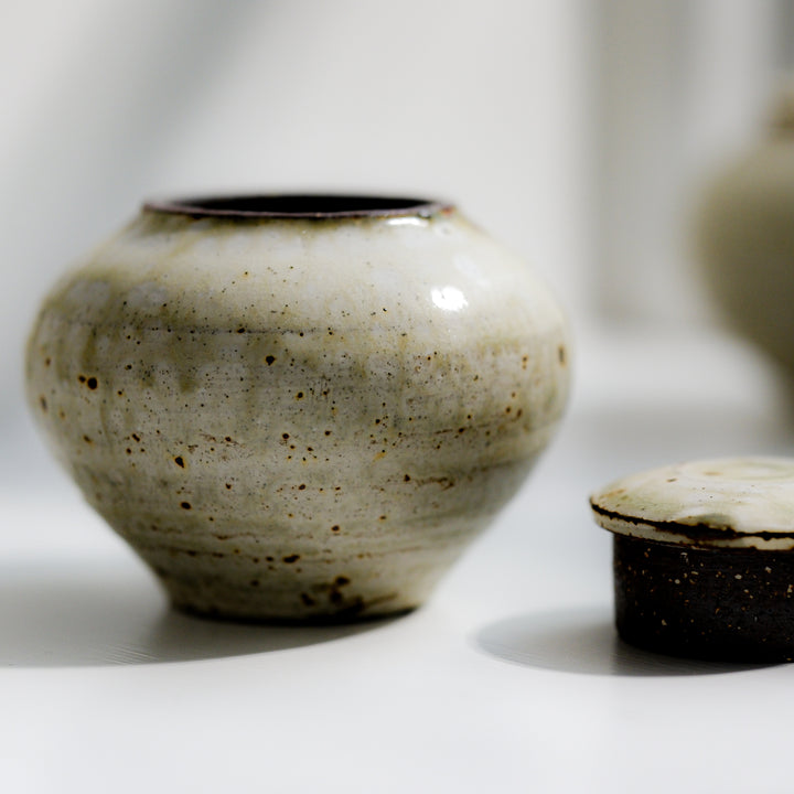 Marco Minetti, ceramic tea caddy with lid, greenish | ash glaze (MM06)