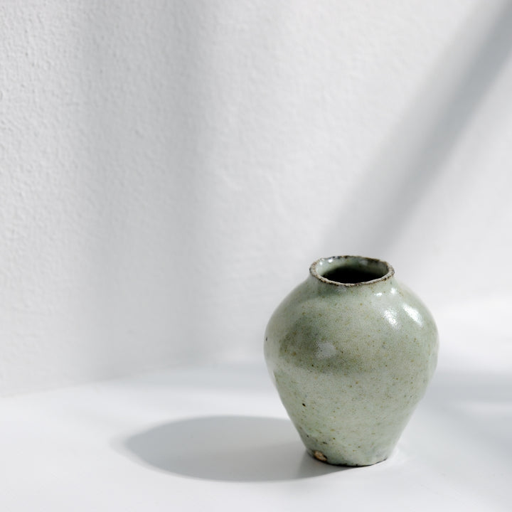 Marco Minetti, ceramic bud vase, small, white | feldspar glaze (MM19)