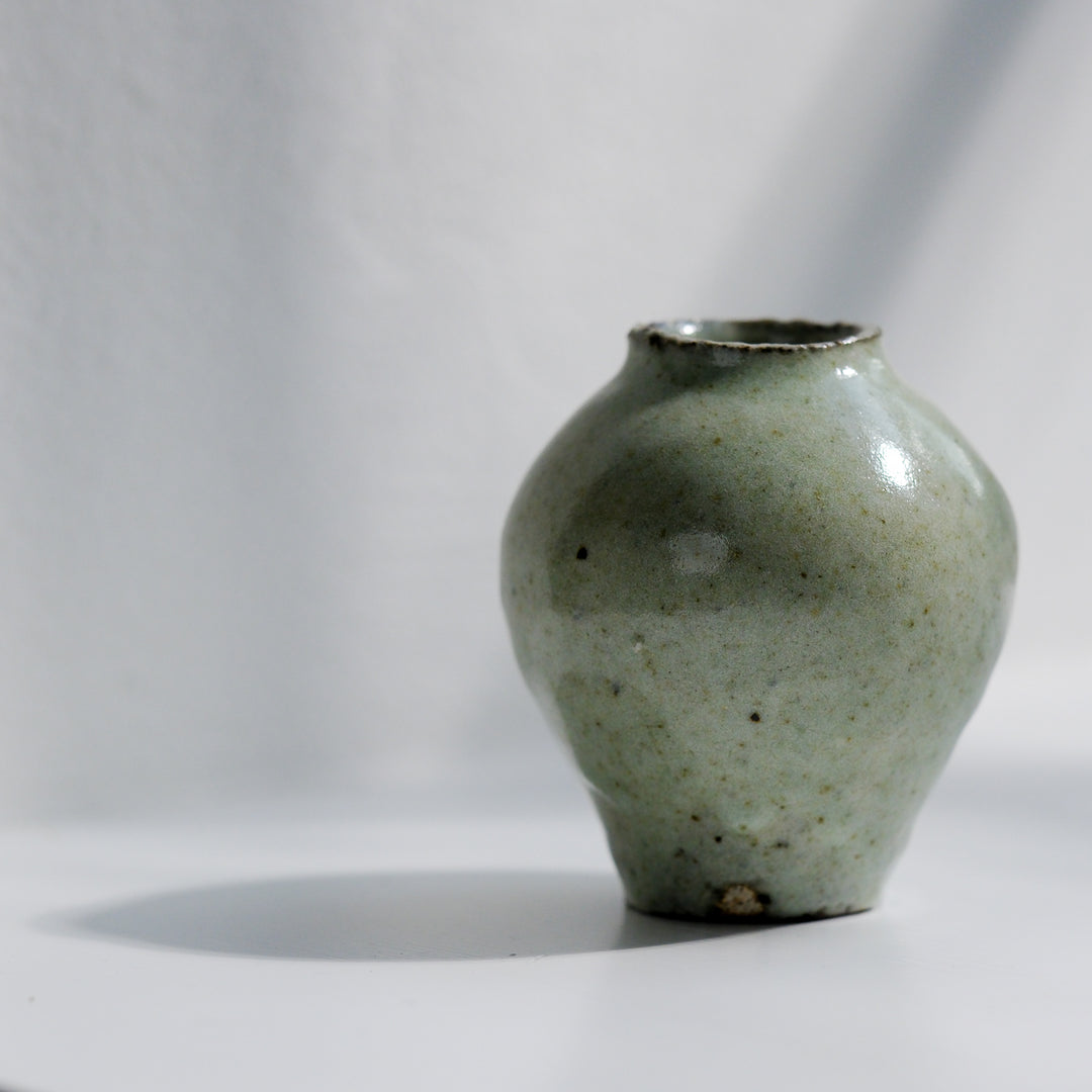 Marco Minetti, ceramic bud vase, small, white | feldspar glaze (MM19)