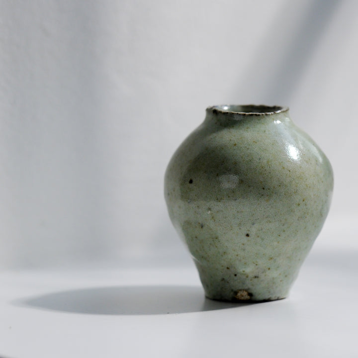 Marco Minetti, ceramic bud vase, small, white | feldspar glaze (MM19)