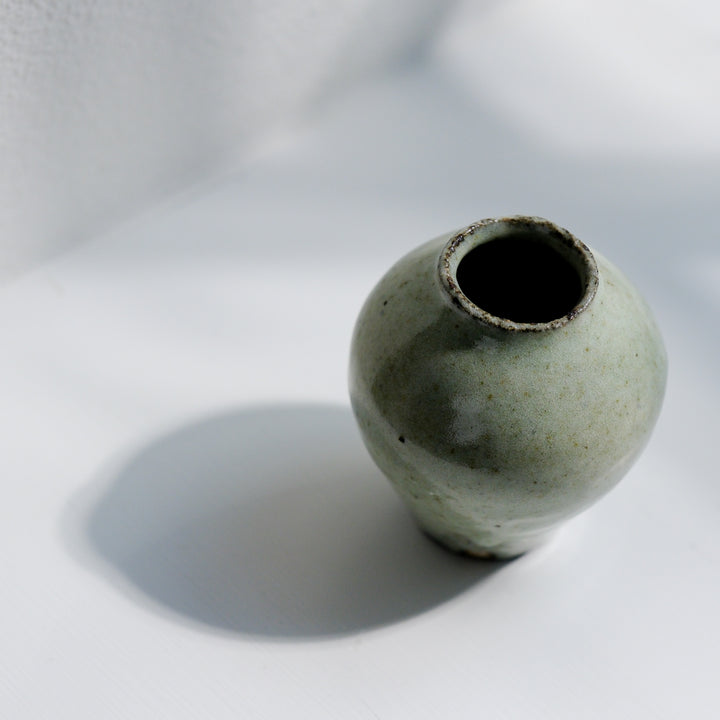 Marco Minetti, ceramic bud vase, small, white | feldspar glaze (MM19)