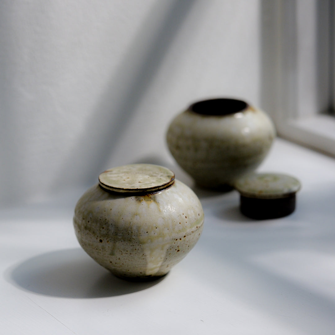 Marco Minetti, ceramic tea caddy with lid, greenish | ash glaze (MM06)