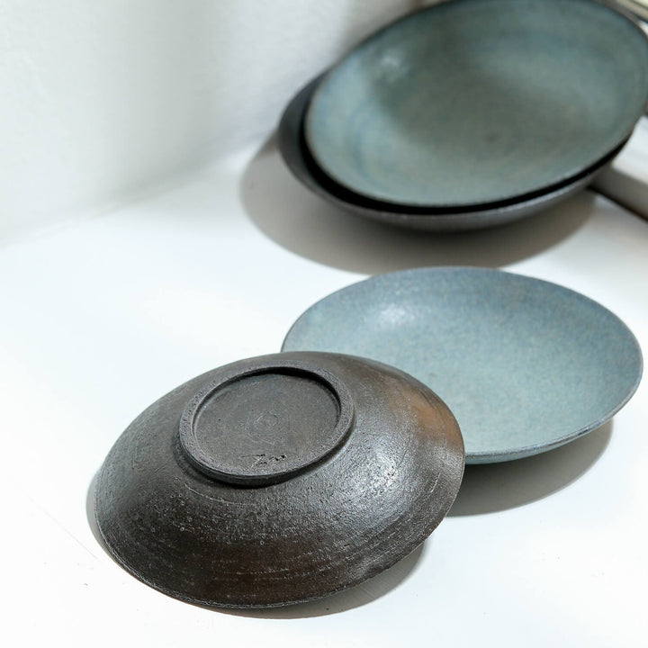Saeam Kwon, Teller 16 cm,  handfertigte Keramik | matt-schwarz (SK28)