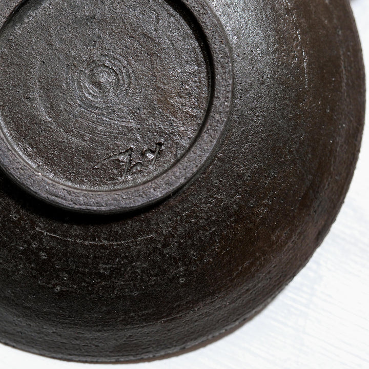 Saeam Kwon, Teller 16 cm,  handfertigte Keramik | matt-schwarz (SK28)