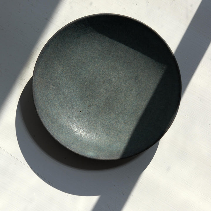 Saeam Kwon, Teller 16 cm, handgefertigte Keramik | petrol-grau (SK27)