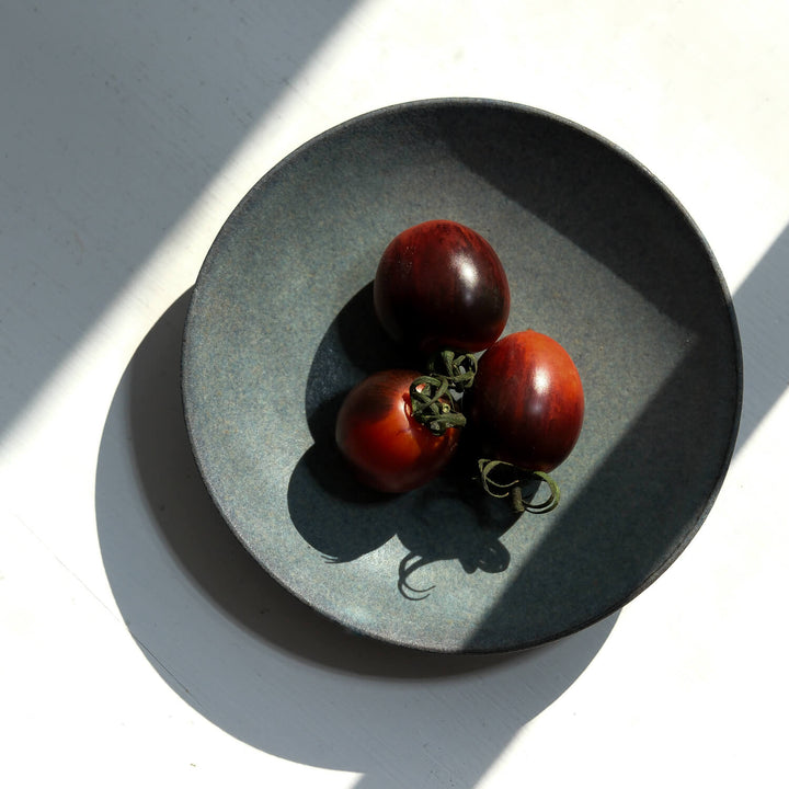 Saeam Kwon, Teller 16 cm, handgefertigte Keramik | petrol-grau (SK27)
