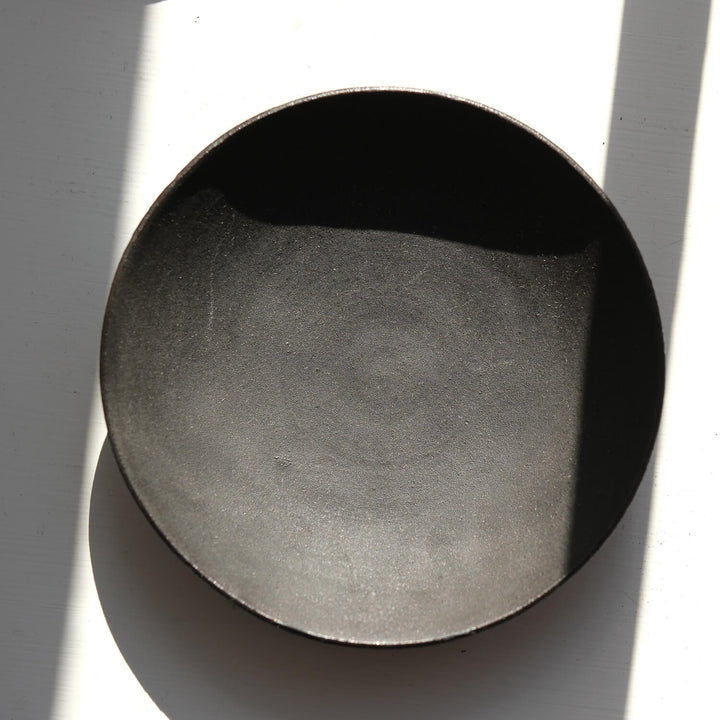 Saeam Kwon, Teller 18 cm, handfertigte Keramik | matt-schwarz (SK30)