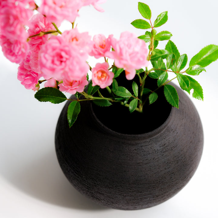 Saeam Kwon, ceramic, vase, Moon Jar | matt black (SK16)