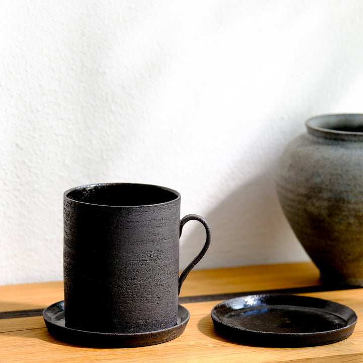 Saeam Kwon, ceramic, mug with saucer | matt black (SK08)