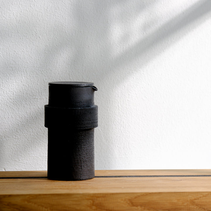 Saeam Kwon, ceramic, tea jug with lid | matt black (SK13)