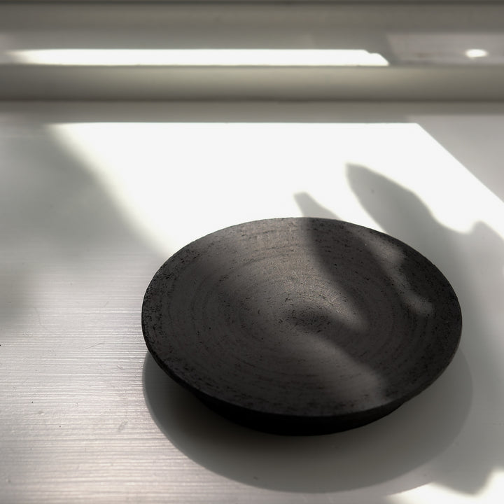 Saeam Kwon, ceramic, dessert plate Ø 12.5 cm | matt black (SK04)