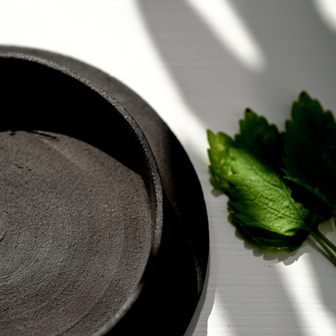 Saeam Kwon, ceramic, dessert plate Ø 12.5 cm | matt black (SK04)
