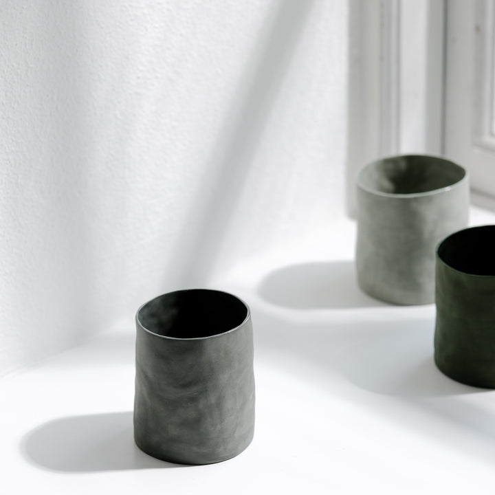 Silke Wellmeier, Becher Porzellan anthrazit-grau | haptik.de
