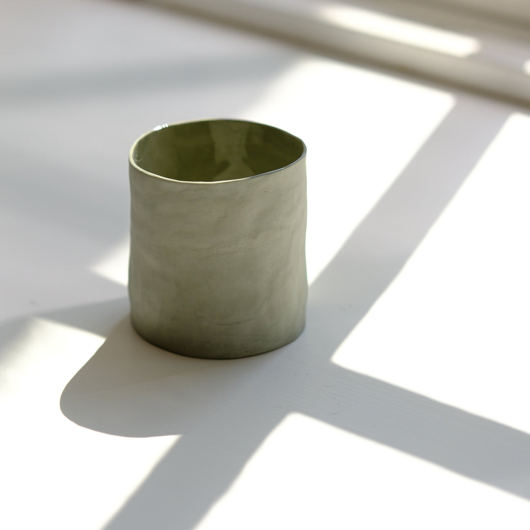 Silke Wellmeier, Becher Porzellan grau | haptik.de