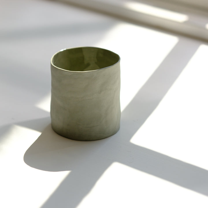 Silke Wellmeier, Becher Porzellan grau | haptik.de