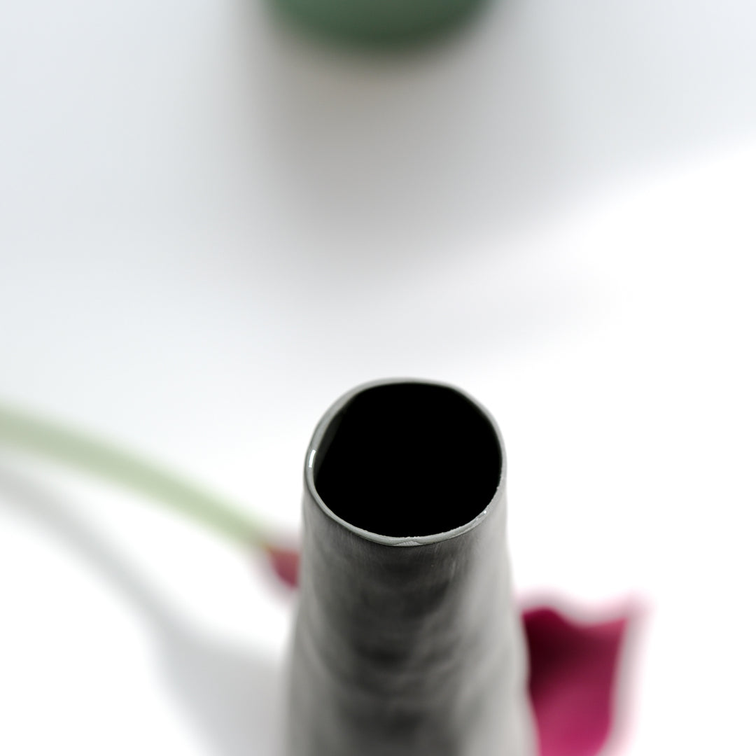 Silke Wellmeier, Vase Porzellan | 25cm, anthrazit (SW37)