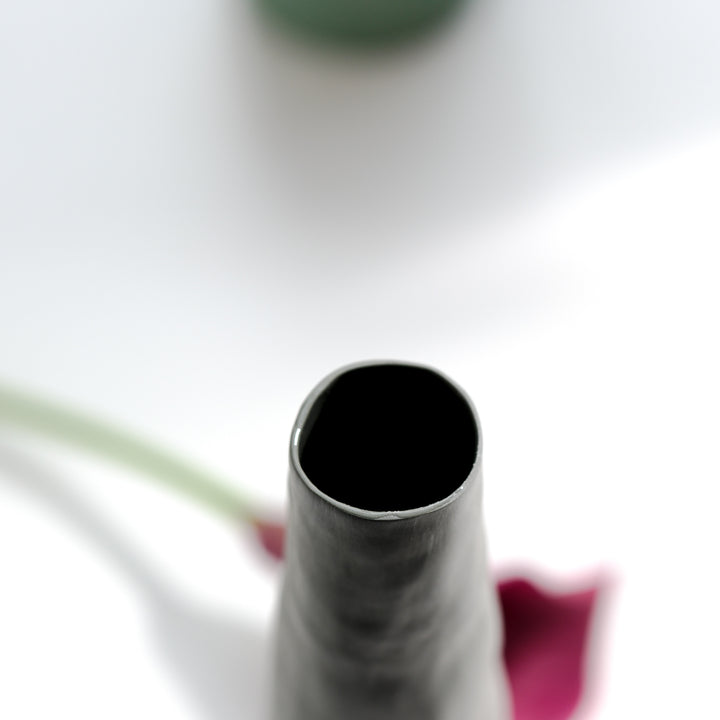 Silke Wellmeier, Vase Porzellan | 25cm, anthrazit (SW37)