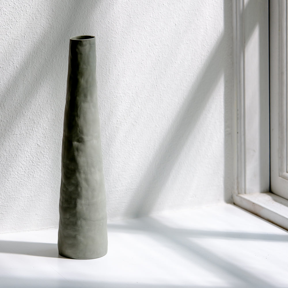 Silke Wellmeier, Vase Porzellan grau | haptik.de