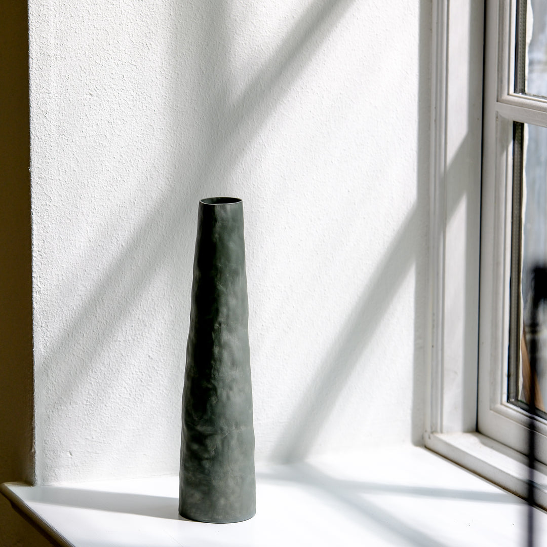 Silke Wellmeier, Vase Porzellan grau- anthrazit | haptik.de