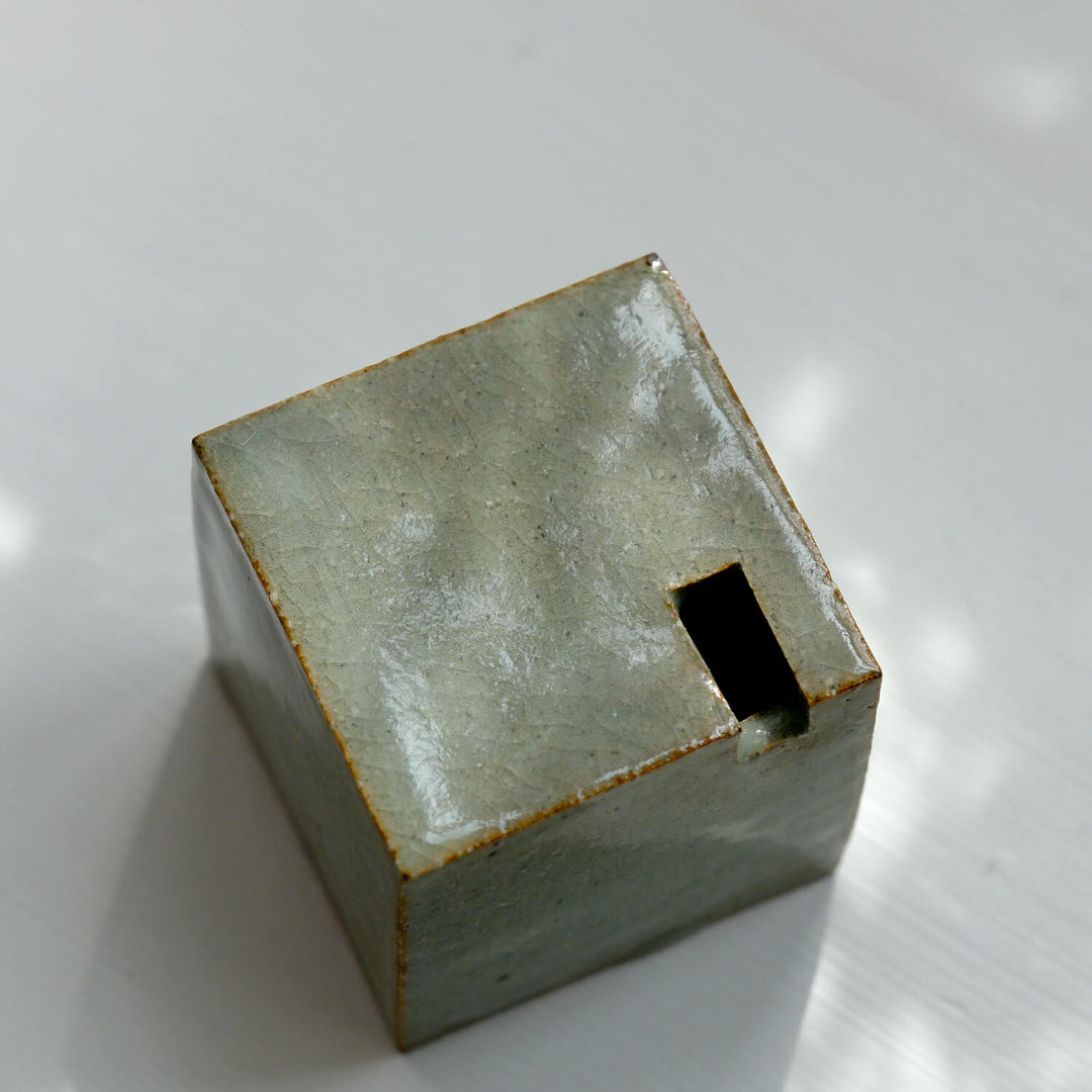 Tomoko Iwata,  Vase, Würfel, grün | japanische Keramik (TI34)