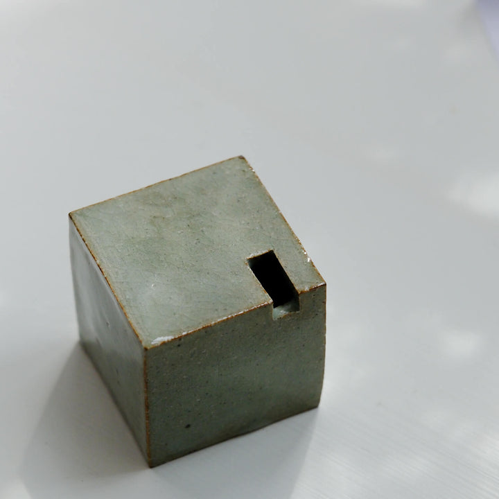 Tomoko Iwata,  Vase, Würfel, grün | japanische Keramik (TI34)