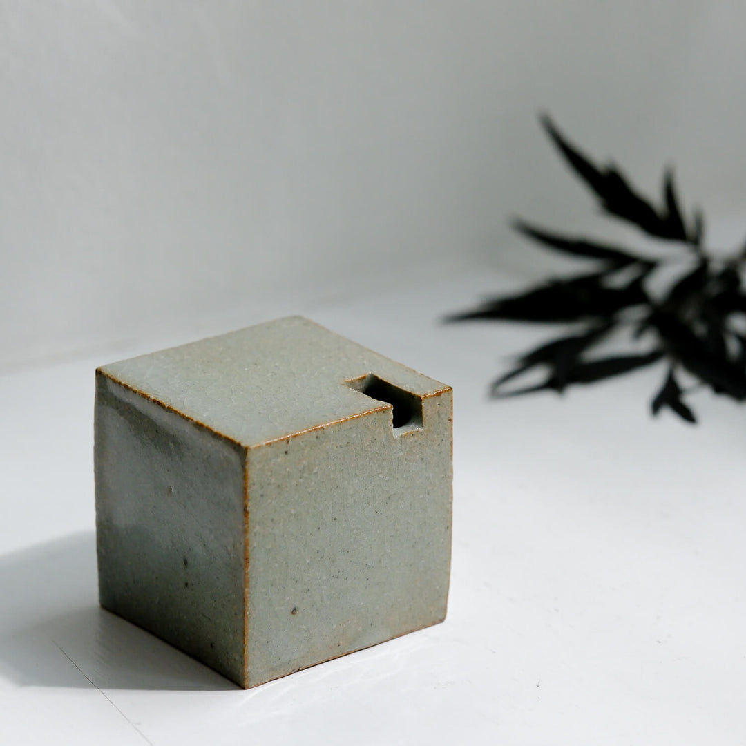 Tomoko Iwata,  Vase, Würfel, grün | japanische Keramik (TI34)