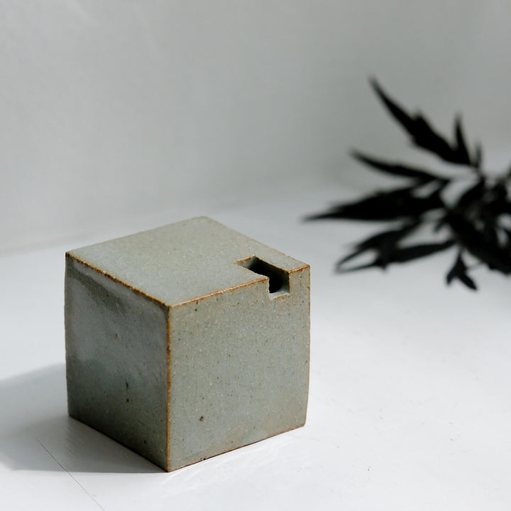 Tomoko Iwata,  Vase, Würfel, grün | japanische Keramik (TI34)