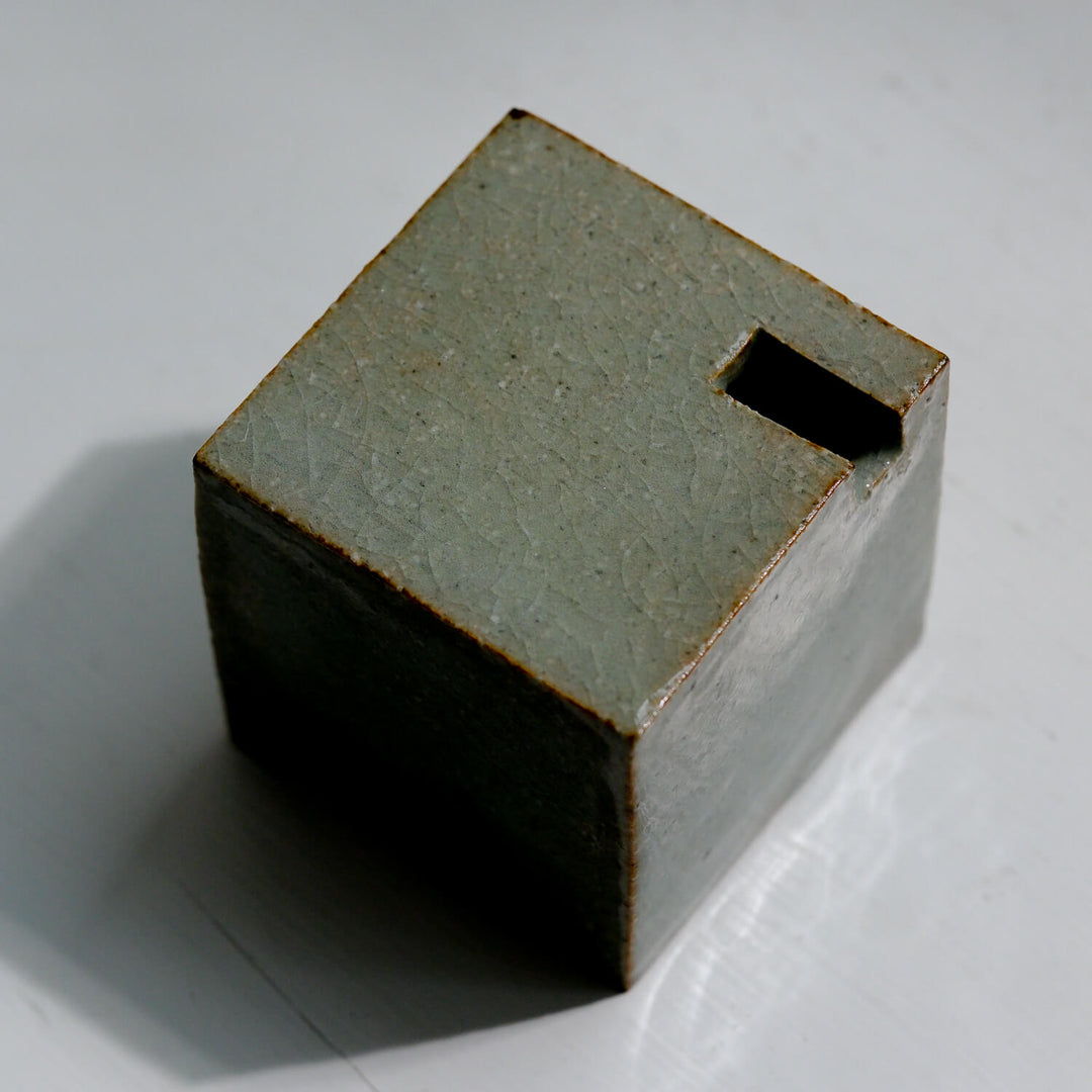 Tomoko Iwata,  Vase, Würfel, grün | japanische Keramik (TI34)